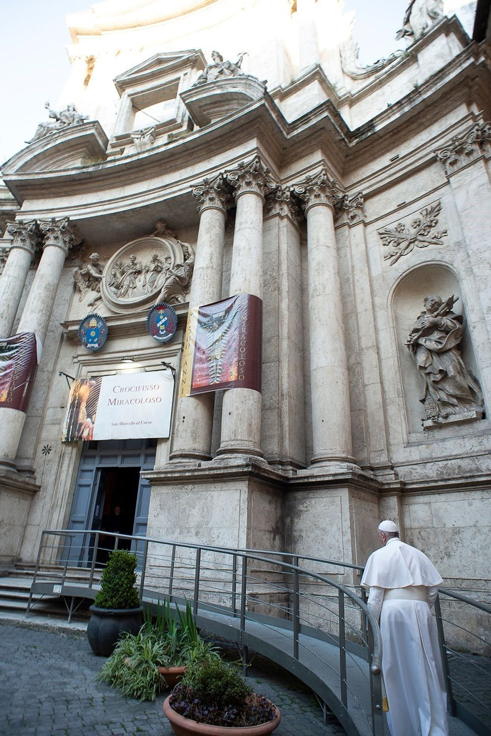 Papa Roma sokaklarında gezerek dua etti - Sayfa 4