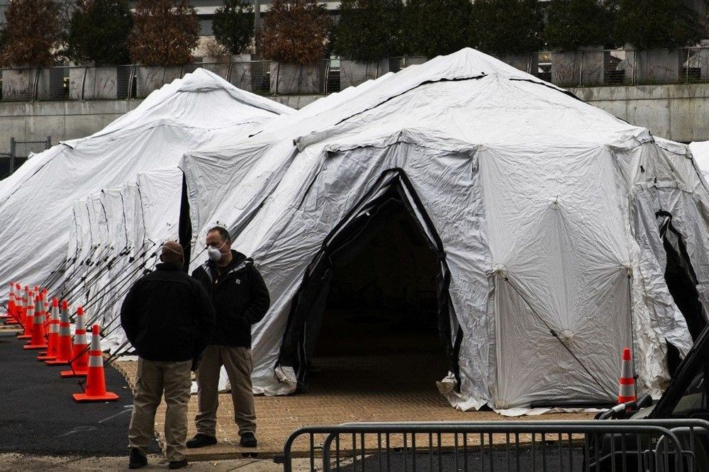 ABD hastanelerin bahçelerine  morg için çadırlar kuruyor! - Sayfa 1