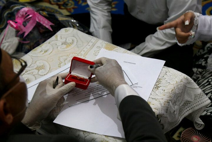 Endonezya'da korona virüse karşı tedbirli düğün töreni düzenlediler! - Sayfa 1