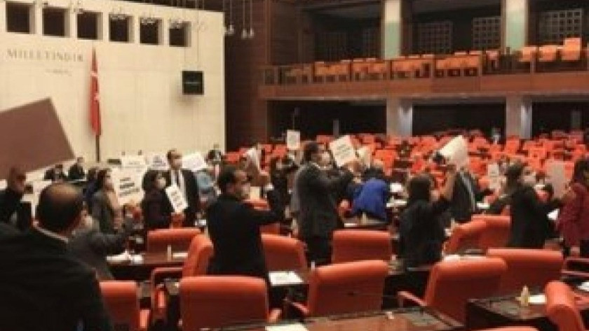 HDP'liler Meclis'te infaz yasasını protesto etti! CHP de destek verdi