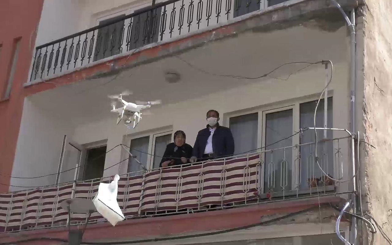 Aksaray Belediyesi 65 yaş üstü kişilere drone ile maske dağıttı! - Sayfa 3