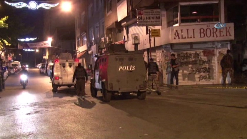 Beyoğlu'nda polis ekiplerine silahlı saldırı!