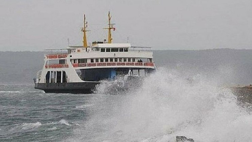 Çanakkale Gökçeada'da feribot seferlerine fırtına engeli
