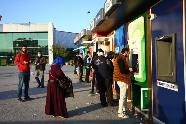 Yasak öncesi yine kuyruklar oluştu - Sayfa 1