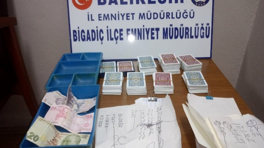 Balıkesir'de kumar oynayan 10 kişiye 39 bin lira ceza kesildi!