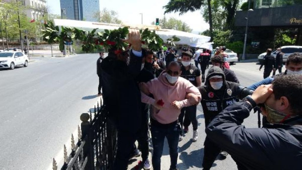 Taksim'de sosyal mesafesiz 1 Mayıs yürüyüşüne polis müdahalesi ! - Sayfa 2