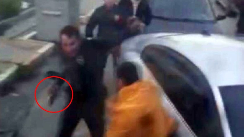 İstanbul'da bekçinin sopayla saldıran zanlıyı vurma anı kamerada