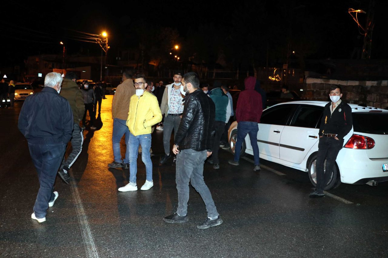 Gökçek'in cenazesi Kayseri'ye getirildi, mahalleli sokağa döküldü - Sayfa 1