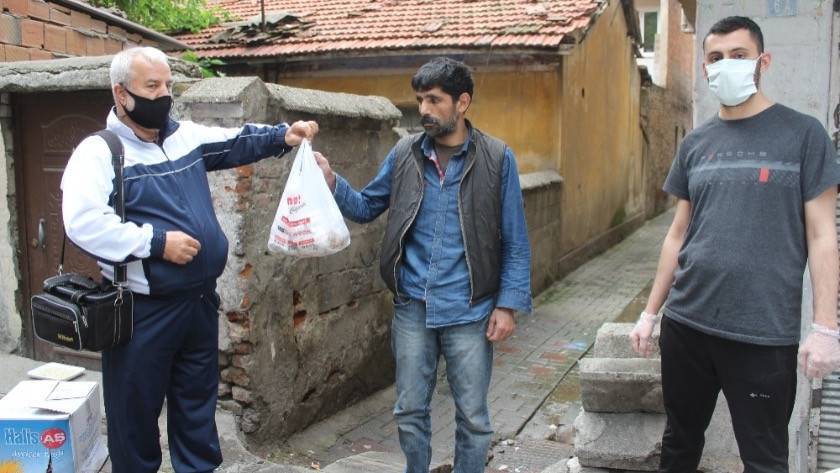 Diyarbakır’da bir lokanta 450 aileye yemek dağıttı