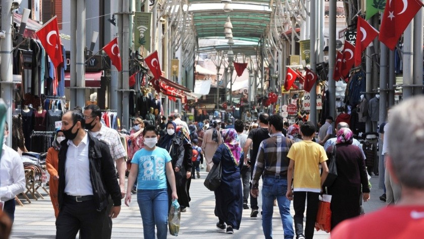 Fahrettin Koca'nın uyarısı da işe yaramadı! Sosyal mesafe hiçe sayıldı