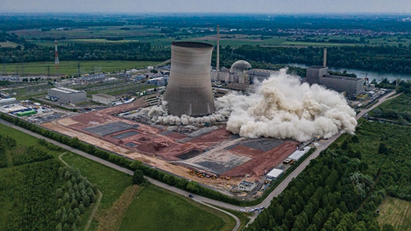 Almanya'da nükleer santral kuleleri böyle yıkıldı