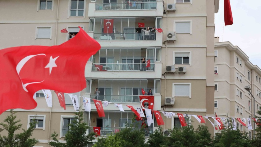 Tüm Türkiye'de 19 Mayıs Çoşkusu! 19.19'da balkonlarda buluşuyoruz
