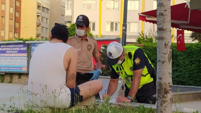 Koronavirüs kısıtlamasını deldi, polisin üzerine yürüdü