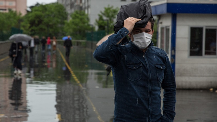 İstanbul fırtına ve sağanak yağışın etkisinde!