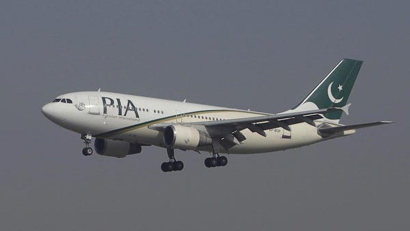 Pakistan'da yolcu uçağı yerleşim yerine düştü!