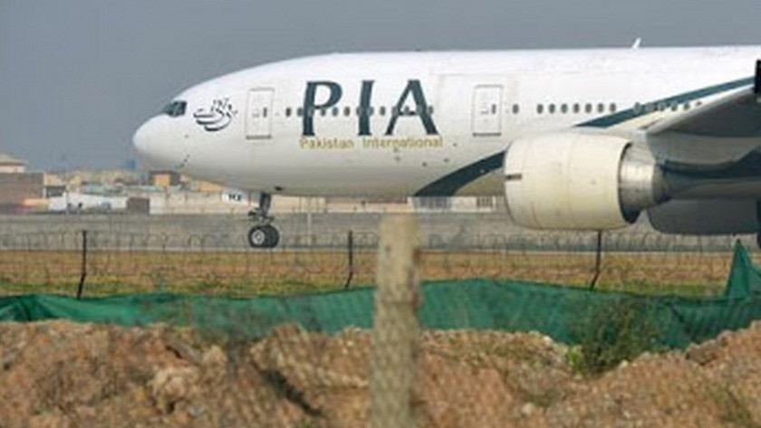 Pakistan’da yolcu uçağının düşme anı- İZLE