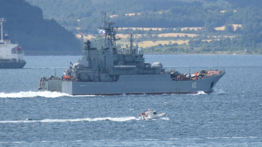Rus savaş gemisi 'Novocherkassk', Çanakkale Boğazı'ndan geçti