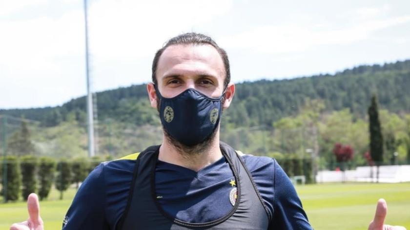 Fenerbahçe logolu maskeler Fenerium mağazalarında satışa çıkıyor