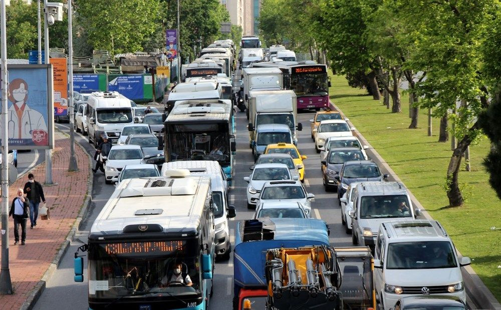 İstanbul'da normalleşmenin ilk gününde neler yaşandı! - Sayfa 1