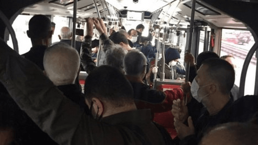 İşte İBB'nin yeni normali!Metrobüsler yine dolu dolu, sosyal mesafe. .