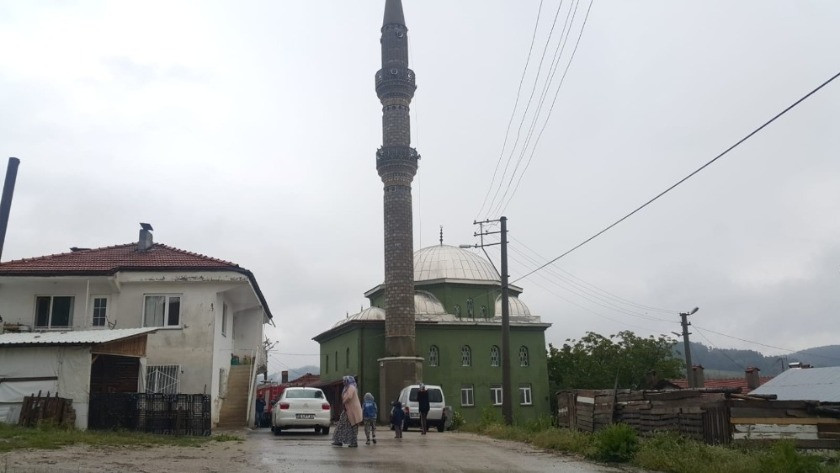 Bursa’da yıldırım caminin üzerine düştü