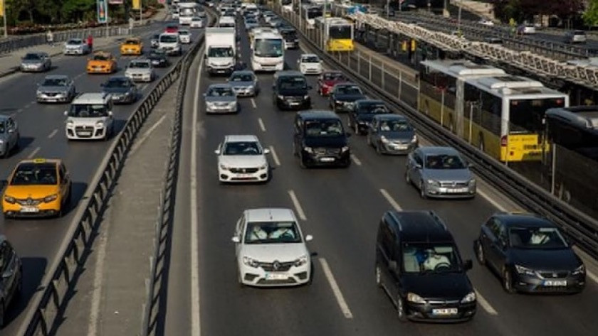 İstanbul'da trafik kabusu yeniden başladı !