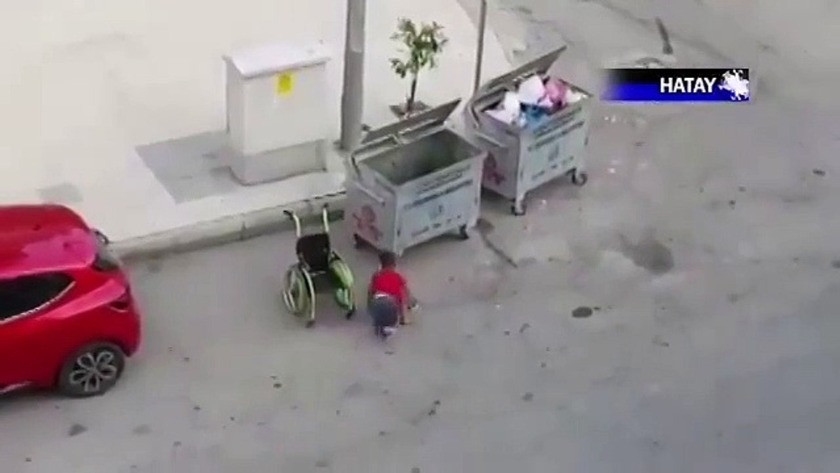 Yürek yakan görüntüler: Engelli çocuk çöpten atık topladı!