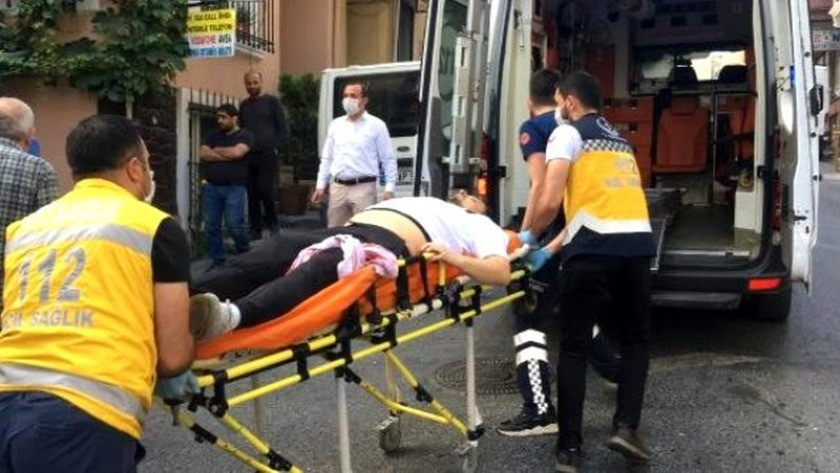 İstanbul Beyoğlu'nda yol ortasında bıçaklı saldırı dehşeti !
