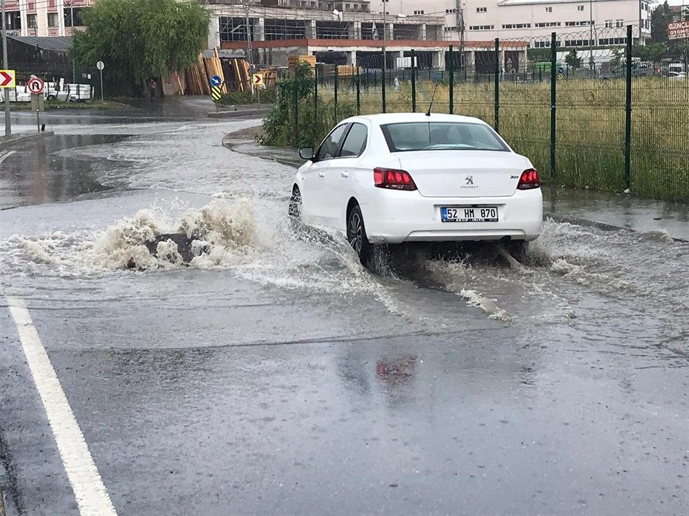 Sağanak yağış Arnavutköy'ü göle çevirdi ! - Sayfa 4