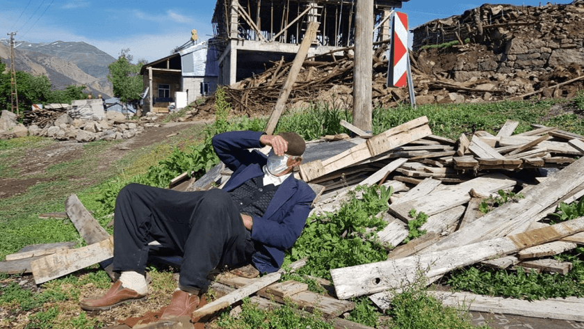 Bingöl'deki  depremden en çok etkilenen bölgeden görüntüler