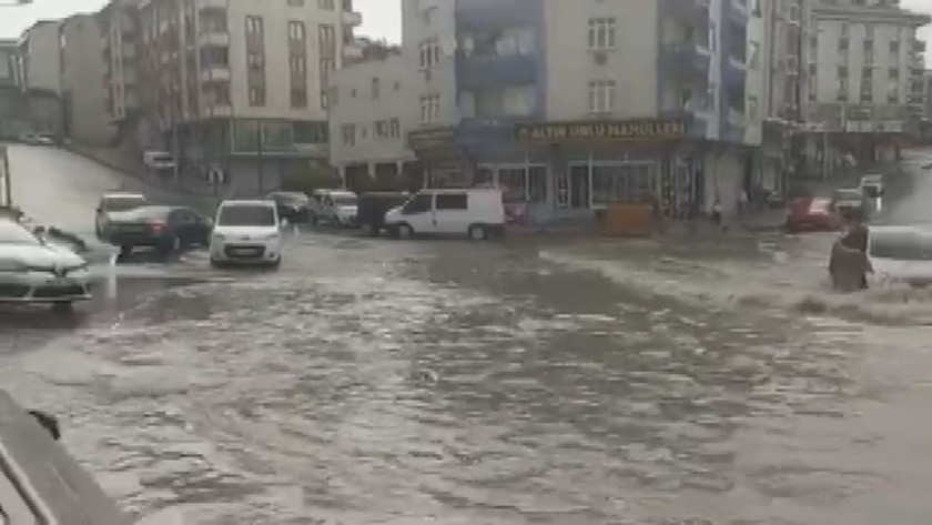 Sağanak yağış Arnavutköy'ü göle çevirdi !