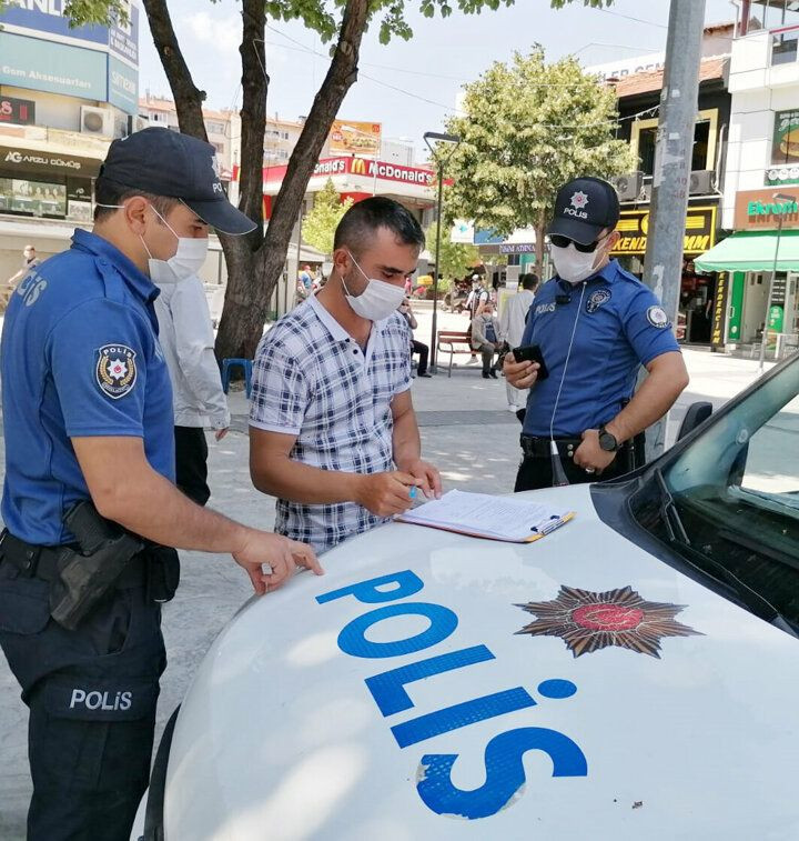 Cezayı yememek için polise soyadını bilmediğini söyledi! - Sayfa 3