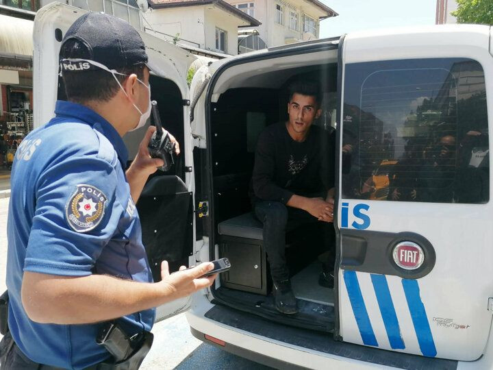 Cezayı yememek için polise soyadını bilmediğini söyledi! - Sayfa 1