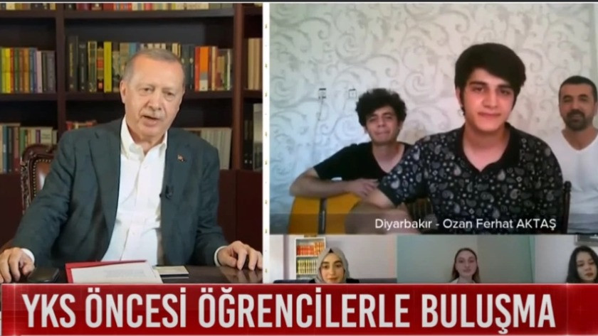Cumhurbaşkanı Erdoğan gençlerle canlı yayında türkü söyledi