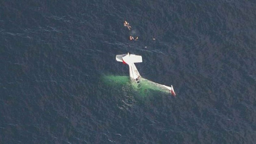 Korkunç kazada iki uçak havada çarpıştı 8 kişi hayatını kaybetti!
