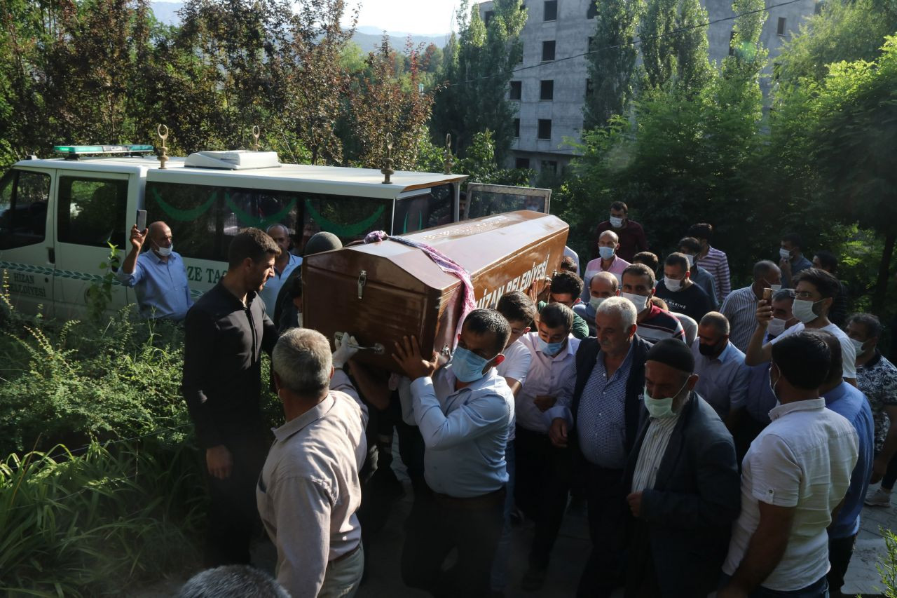 Pınar Gültekin son yolculuğuna uğurlandı! Cenazede göz yaşları sel oldu! - Sayfa 2