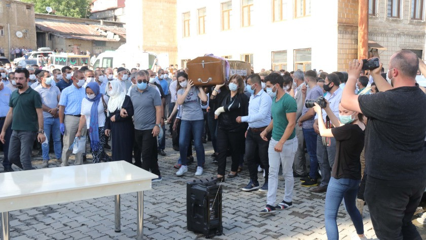 Vahşice öldürülen Pınar Gültekin, Bitlis'te toprağa verildi
