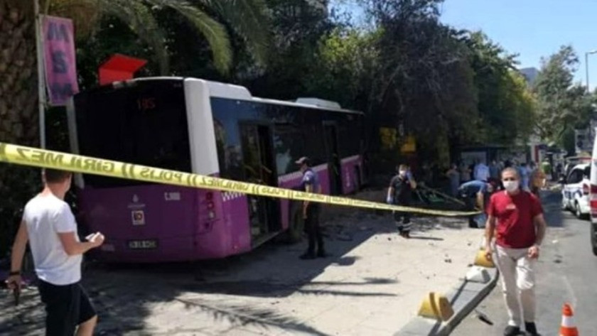 Kadıköy'de otobüs iş yerine daldı