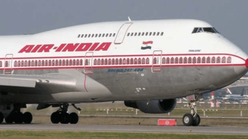 Hindistan'da yolcu uçağı iniş sırasında düştü