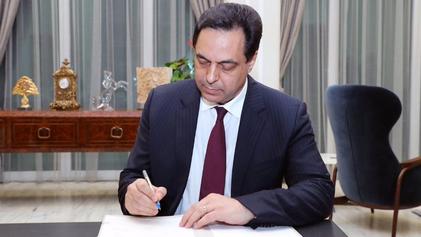 Lübnan'da 5 bakandan sonra başbakan da istifa etti