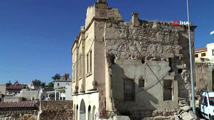 Nevşehir Kapadokya’da tarihi binaya zincirli koruma