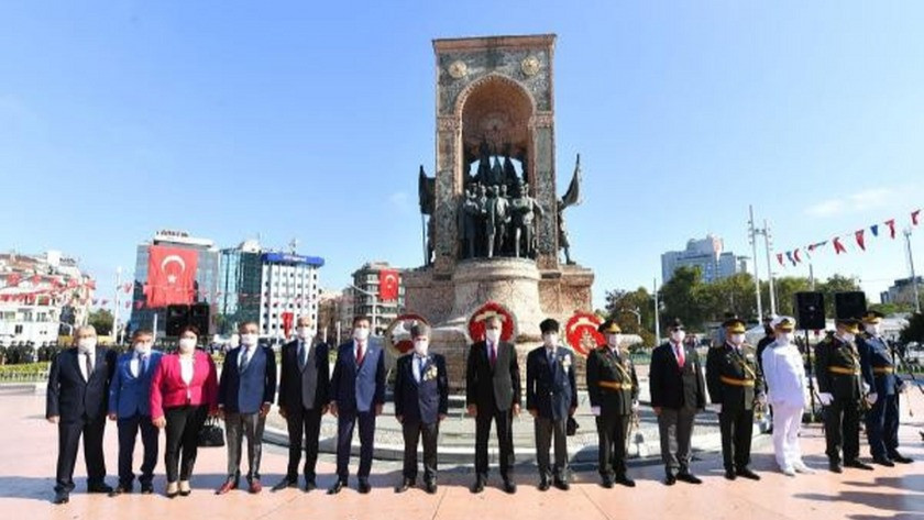 Taksim Meydanı'nda 30 Ağustos Zafer Bayramı töreni