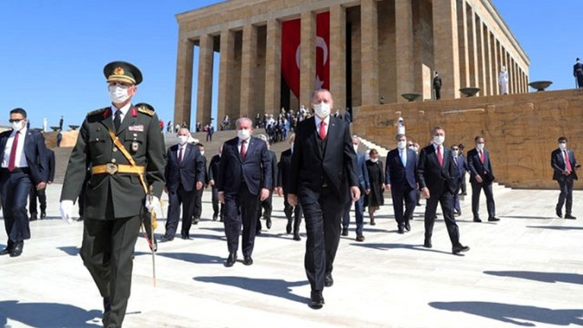 Erdoğan'dan Anıtkabir ziyareti sonrası Yunanistan'a mesaj