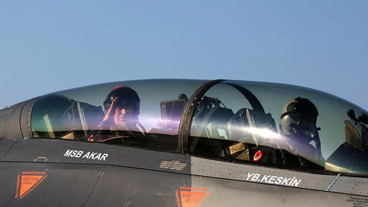 Bakan Akar, F-16 kokpitinden Çanakkale Şehitler Abidesi'ni selamladı - Sayfa 2