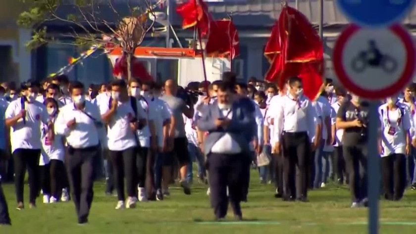 İzmir’de ülkücü gençler 12 ada için yürüdü