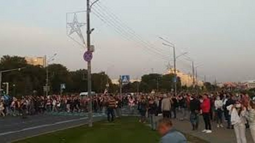 Lukaşenko'nun yemin töreninden sonra sokaklar karıştı