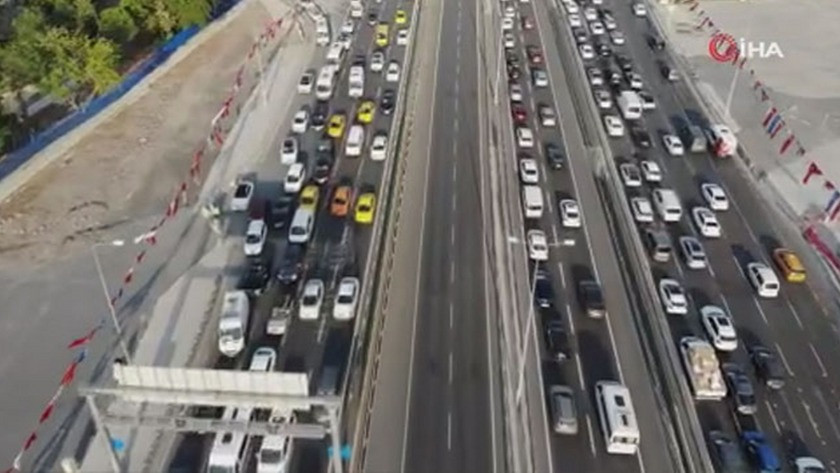 İstanbul'da deprem trafiği olumsuz etkiledi