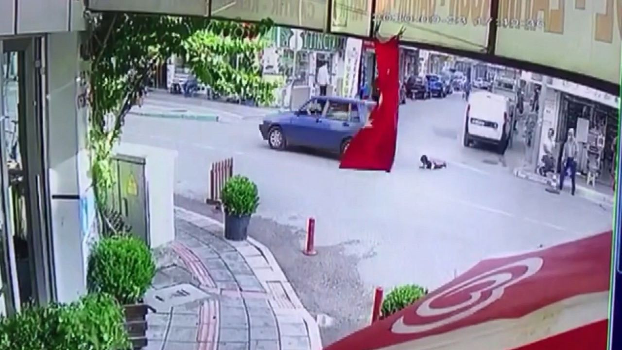 Bursa'da inanılmaz olay! Seyir halinde kapısı açılan otomobilden 3 yaşındaki çocuk böyle düştü video - Sayfa 3