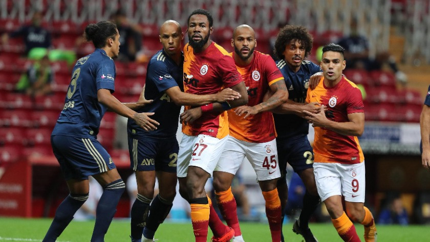 Galatasaray-Fenerbahçe maçında az kalsın kural hatası yapılıyordu! İşte o ilginç detay
