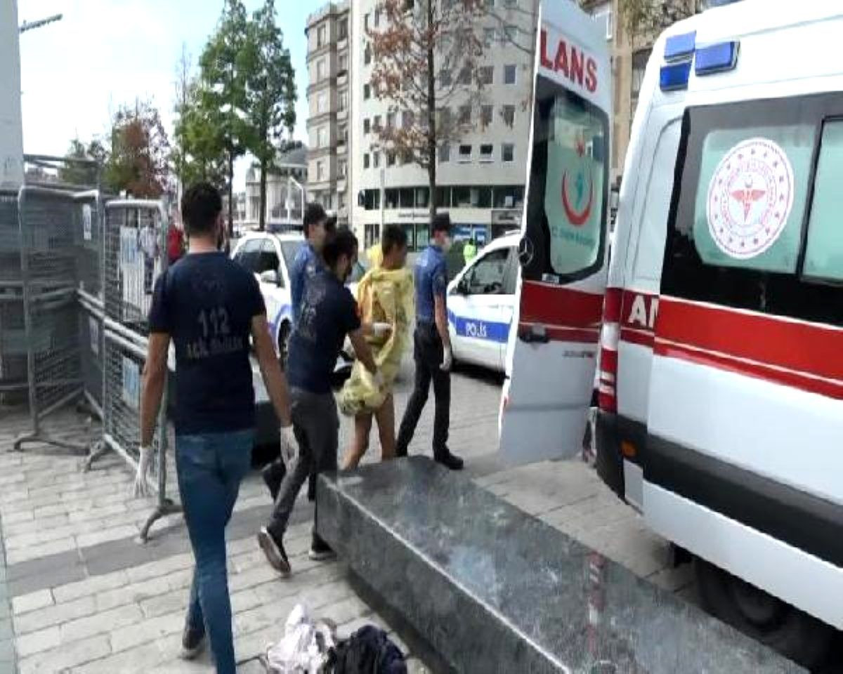 Taksim Meydanı'nda çıplak kadın şoku! Çıplaka kadın görenleri şaşkına çevirdi! video izle - Sayfa 4